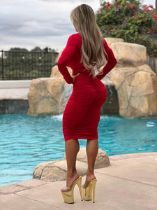 Connie's "VIP 🍸 LADY in RED Evening Pencil ✏️ Midi .... With a RUCHED 🍑, Stretch Fit and Double Fabric Construction ... Made in The USA 🥂🥂🥂