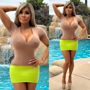 Connie's TOP SHELF "BAD 🐩, BAD 🐩, MILK CHOCOLATE DEEP V-NECK Top...🥂" 🤫 Double fabric lining & Perfect Fit SPANDEX 🥰 Made in the USA😘