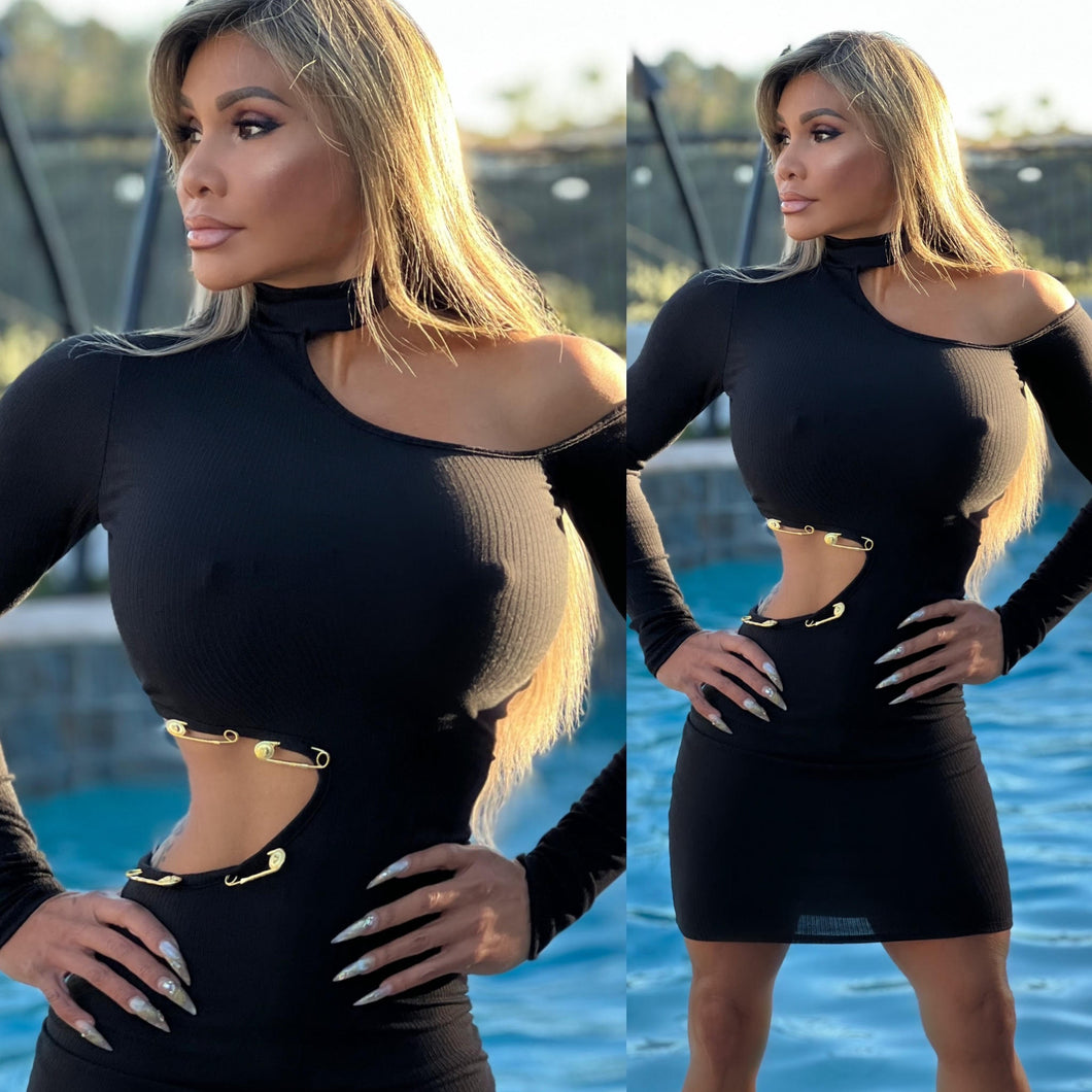 FINAL SALE Connie's LUX Ribbed BLACK 🖤🖤🖤 RAYON SPANDEX Mini, With GOLD Lion Head 🦁 Safety Pin Accents 🥂